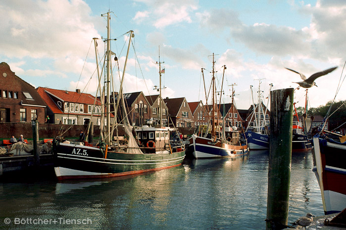 Neuharlingersiel, Hafen