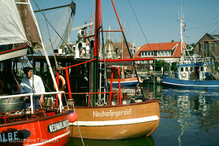 Neuharlingersiel, Hafen